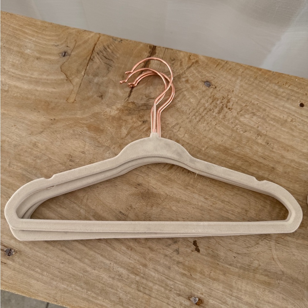 Velvet Slim Non-Slip Baby Clothes Hangers Set Rose Gold & Silver Hooks - Picture 3 of 4